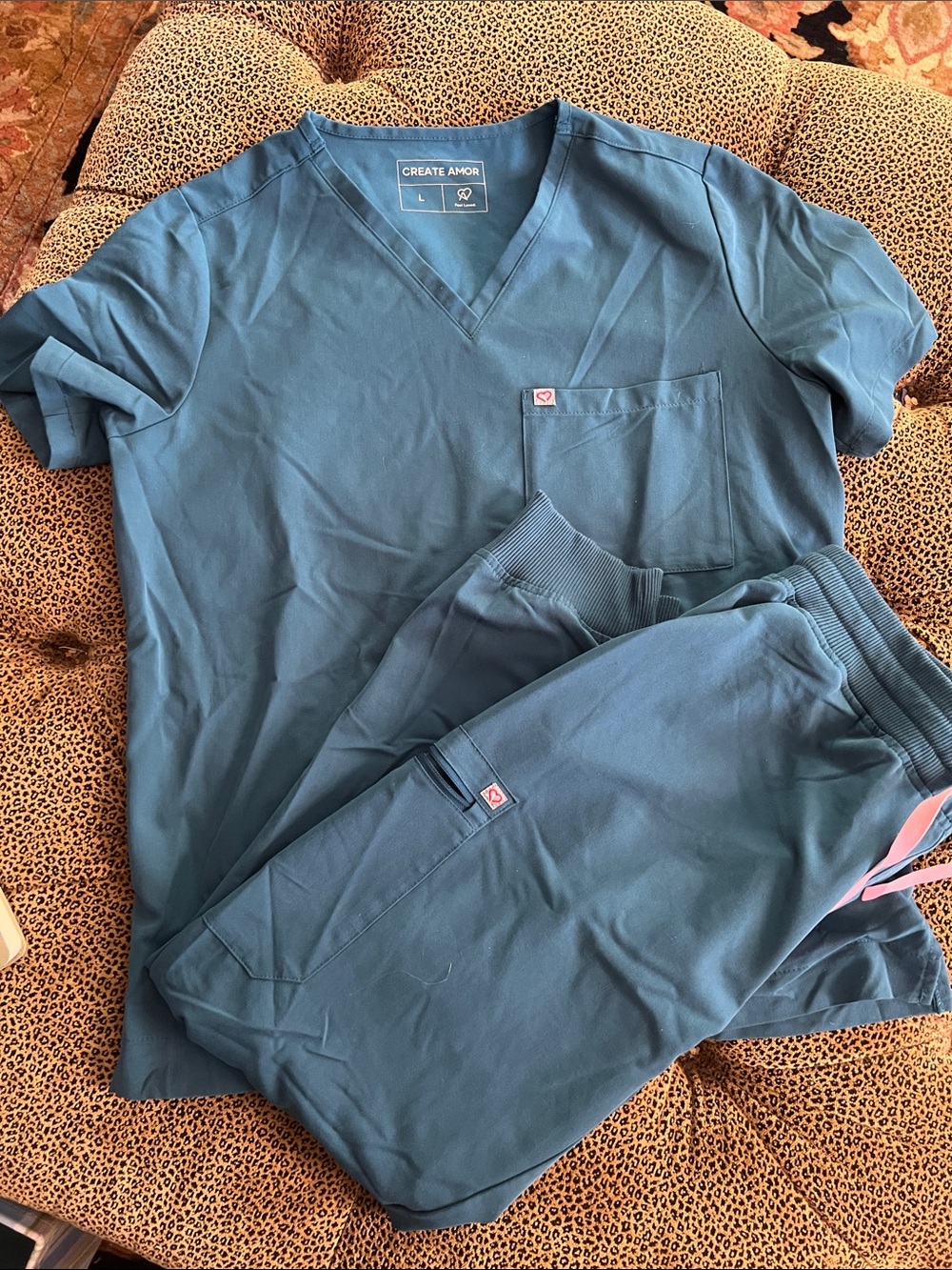 Women's 2pc Create Amor Scrubs- Teal Blue Jogger Scrub and SS Shirt size L